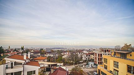 Тристаен Мезонет в затворен комплекс, в полите на Витоша