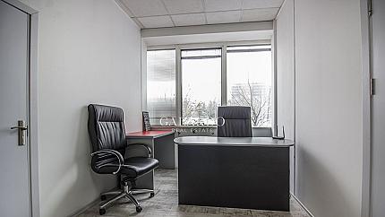 Office space in a building with excellent location