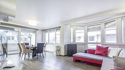 Луксозен обзаведен двустаен апартамент в Лозенец