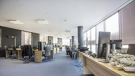 Spacious, bright office near the Paradise Mall with terrace