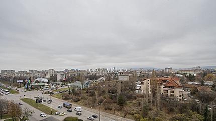 Луксозен тристаен апартамент под наем в кв. Дианабад