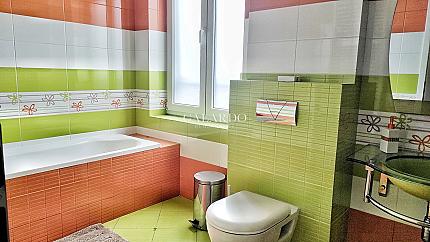 Самостоятелна къща за продажба в затворен комплекс в.з. Малинова долина