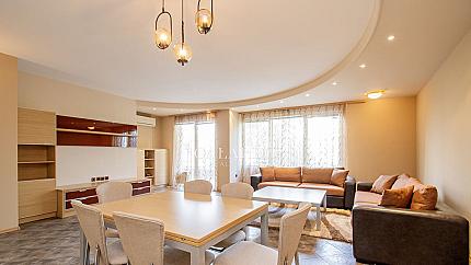 Spacious apartment in a representative building
