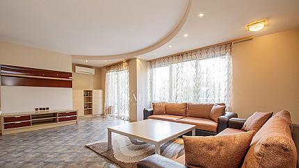 Spacious apartment in a representative building