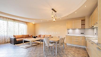Spacious apartment in a representative building