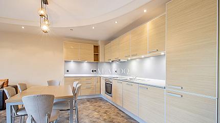 Spacious apartment in a representative building