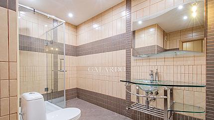 Spacious apartment in a representative building