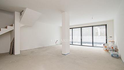 Spacious turnkey ground floor maisonette in a new boutique building