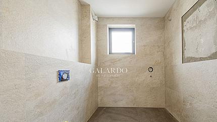 Spacious turnkey ground floor maisonette in a new boutique building