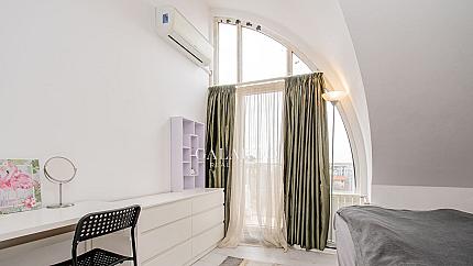 One-bedroom apartment on two levels
