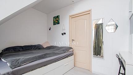One-bedroom apartment on two levels