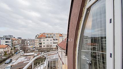 One-bedroom apartment on two levels