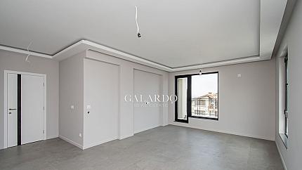 Beautiful 3-bedroom apartment in a gated complex