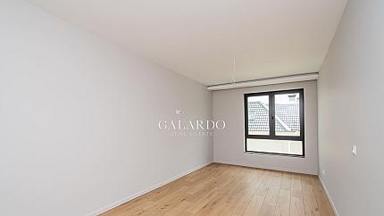 Beautiful 3-bedroom apartment in a gated complex