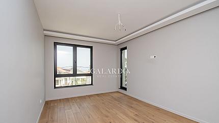 Beautiful 3-bedroom apartment in a gated complex