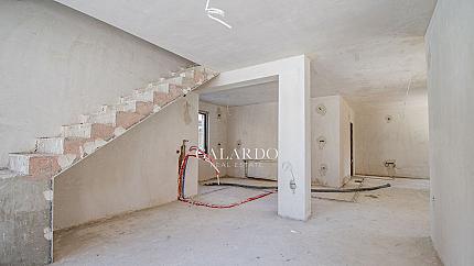 Многостаен южен апартамент със собствена градина, кв. Кръстова вада