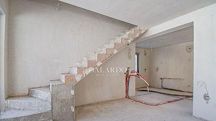 Многостаен южен апартамент със собствена градина, кв. Кръстова вада