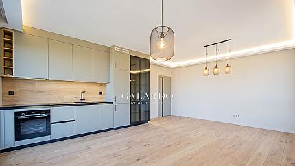 Модерен тристаен апартамент обзаведен"до ключ" в луксозен затворен комплекс