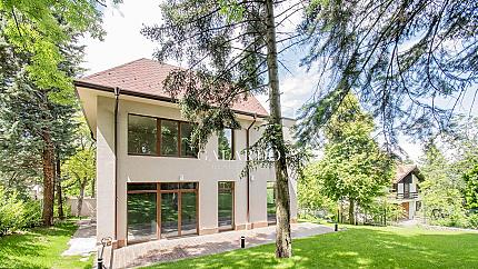 Spacious modern detached house in the district Boyana