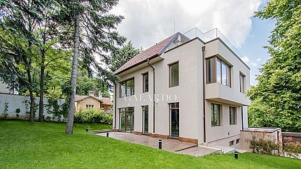 Spacious modern detached house in the district Boyana