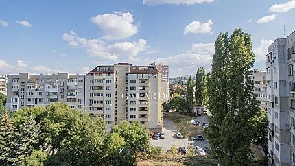 Тристаен апартамент в кв.Разсадника