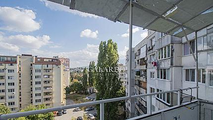 Тристаен апартамент в кв.Разсадника