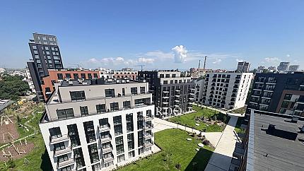 Тристаен апартамент до метростация Красно село