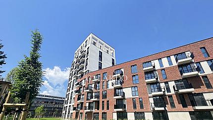 Тристаен апартамент до метростация Красно село