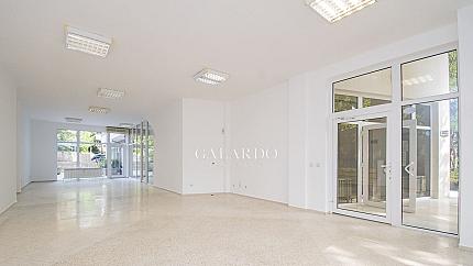 Ground floor apartment next to Joliot Curie Metro Station