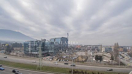 Тристаен апартамент със страхотни гледки на бул.България