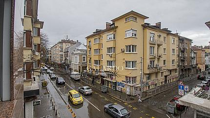 Офис в идеален център