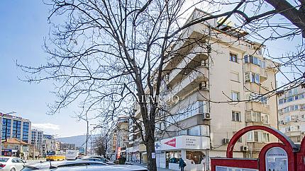 Тристаен апартамент на топ локация в Лозенец, бул.Черни връх