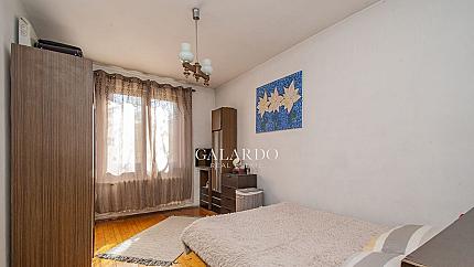 Sunny apartment on a quiet and green street close to Bulgaria metro station