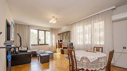 Слънчев апартамент на тиха и зелена улица до метростанция България