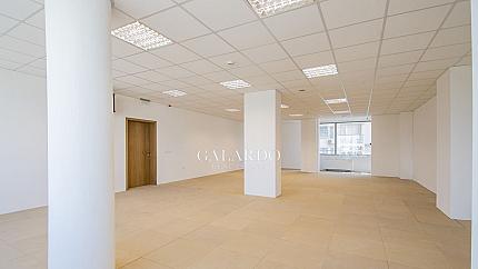 Spacious office in a luxury office building in the district. Friendship 2