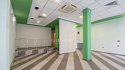 Офис с витрина, на партерно ниво