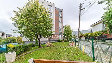 Уютен тристаен апартамент с обзавеждане в старата част на Овча Купел