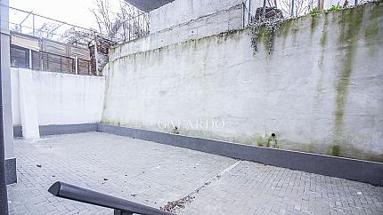 Партерен апартамент с две спални  и двор в нова сграда на ул.Бунтовник, кв.Лозенец