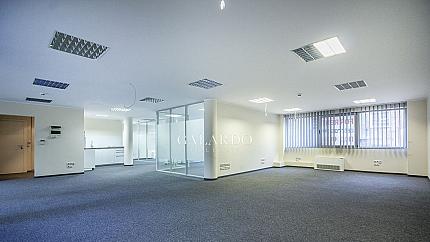 Офис в идеален център