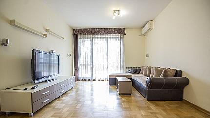 Tристаен апартамент в комплекс Есте, кв.Изток