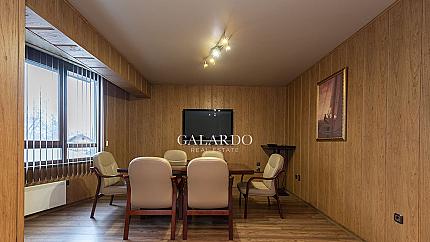 Furnished new office in a new building on Madrid Blvd.