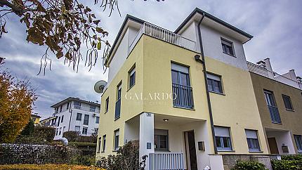 Five-bedroom house in Residential Park