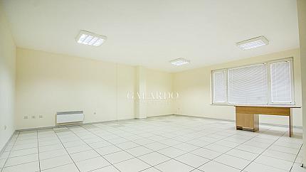 Функционален офис до Метростанция
