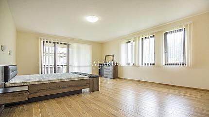 Къща за продажба  в затворен комплекс в кв.Бистрица