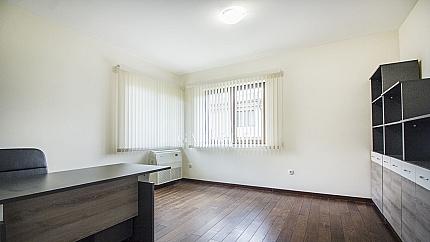 Къща за продажба  в затворен комплекс в кв.Бистрица
