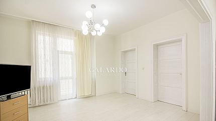 Three bedroom south apartment next to French High School