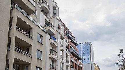 Просторно жилище на ул. Париж