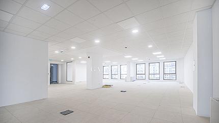 Просторен офис на топ локация до Mall Paradise