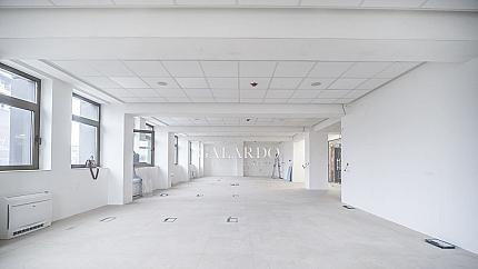 Просторен офис на топ локация до Mall Paradise