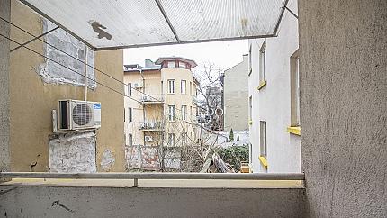 Просторен тристаен апартамент в централните части на София